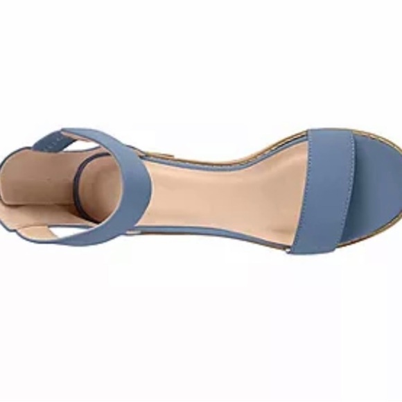 NEW IN BOX Journee Collection “Percy” Sandals. Blue. Women’s Size 7M - Picture 2 of 9